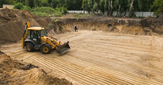Разработка котлована Нурлат, цена от 315 руб./м3.