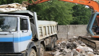 Вывоз строительного мусора с участка в Нурлате недорого от 1573 руб. | 2Землекопа-Нрт